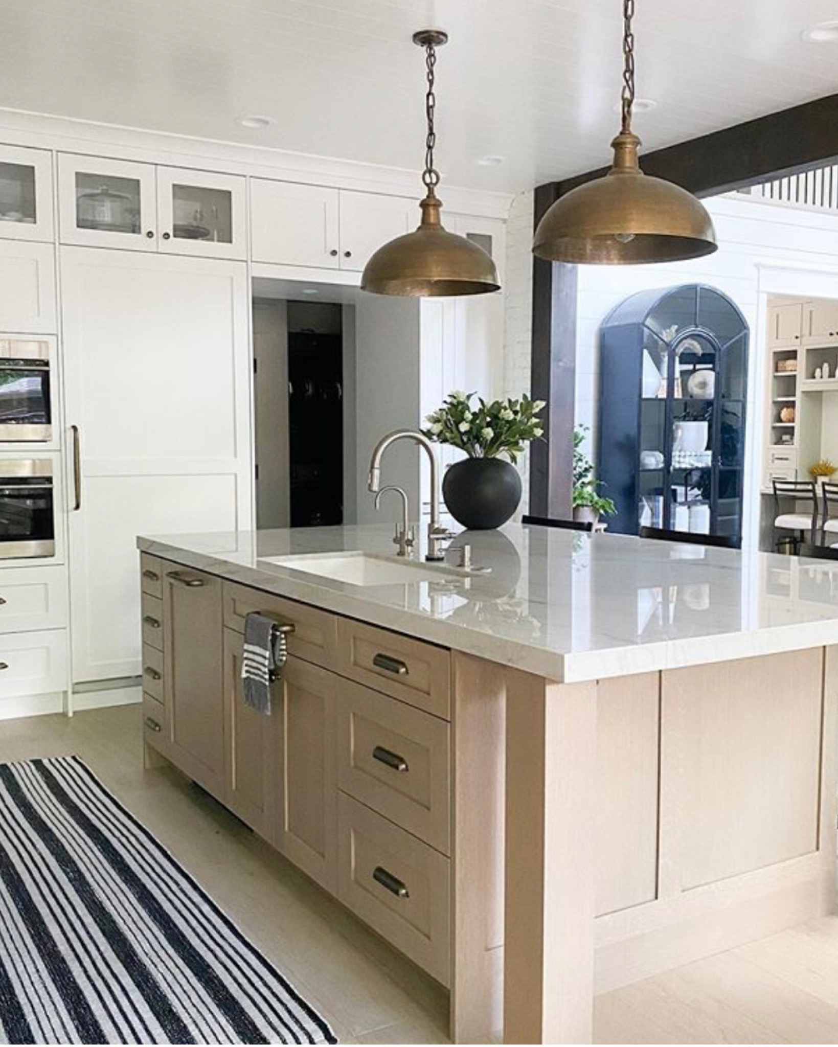 Modern Kitchen Cabinet and Island Design