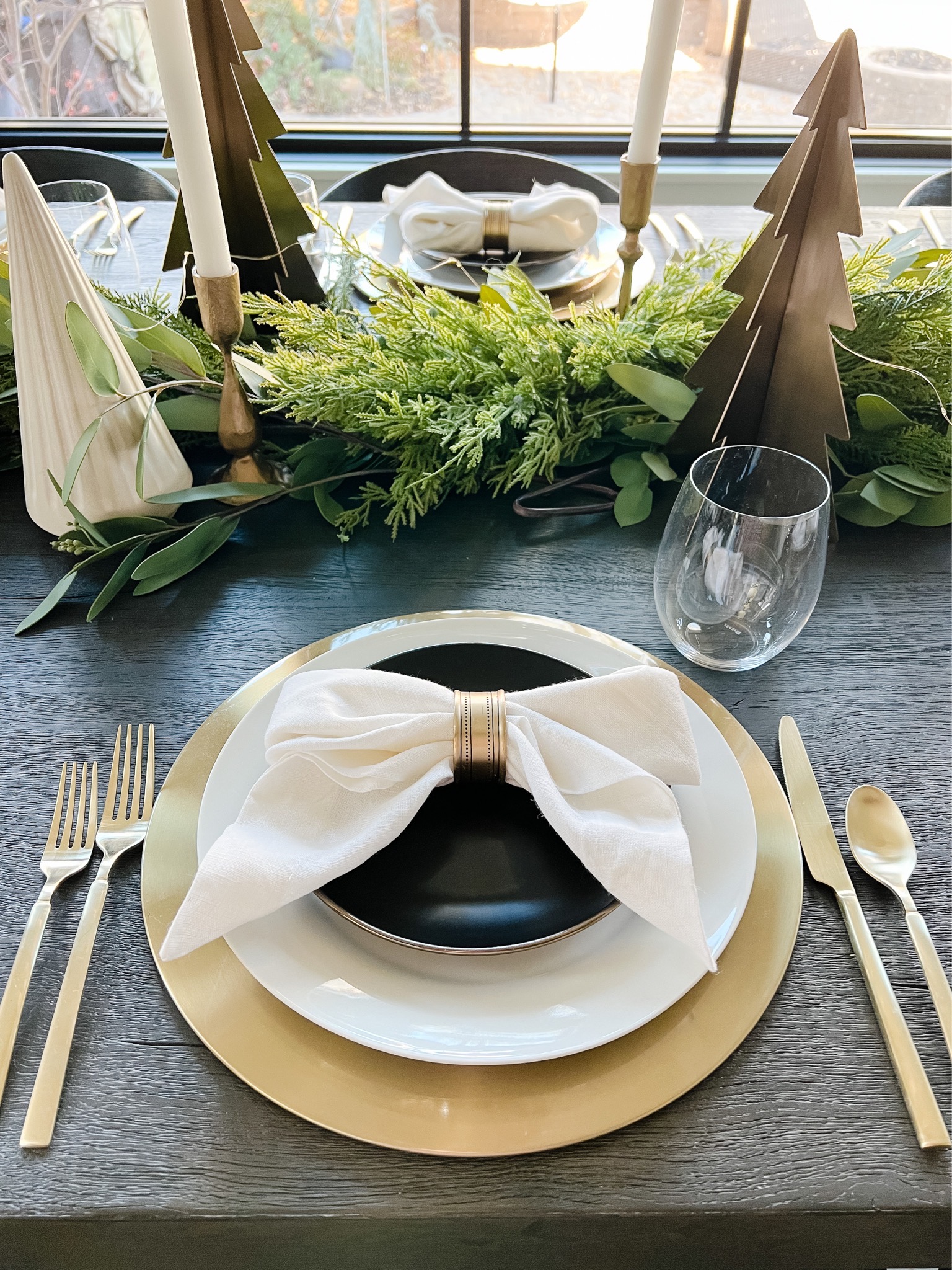 how to create a holiday tablescape