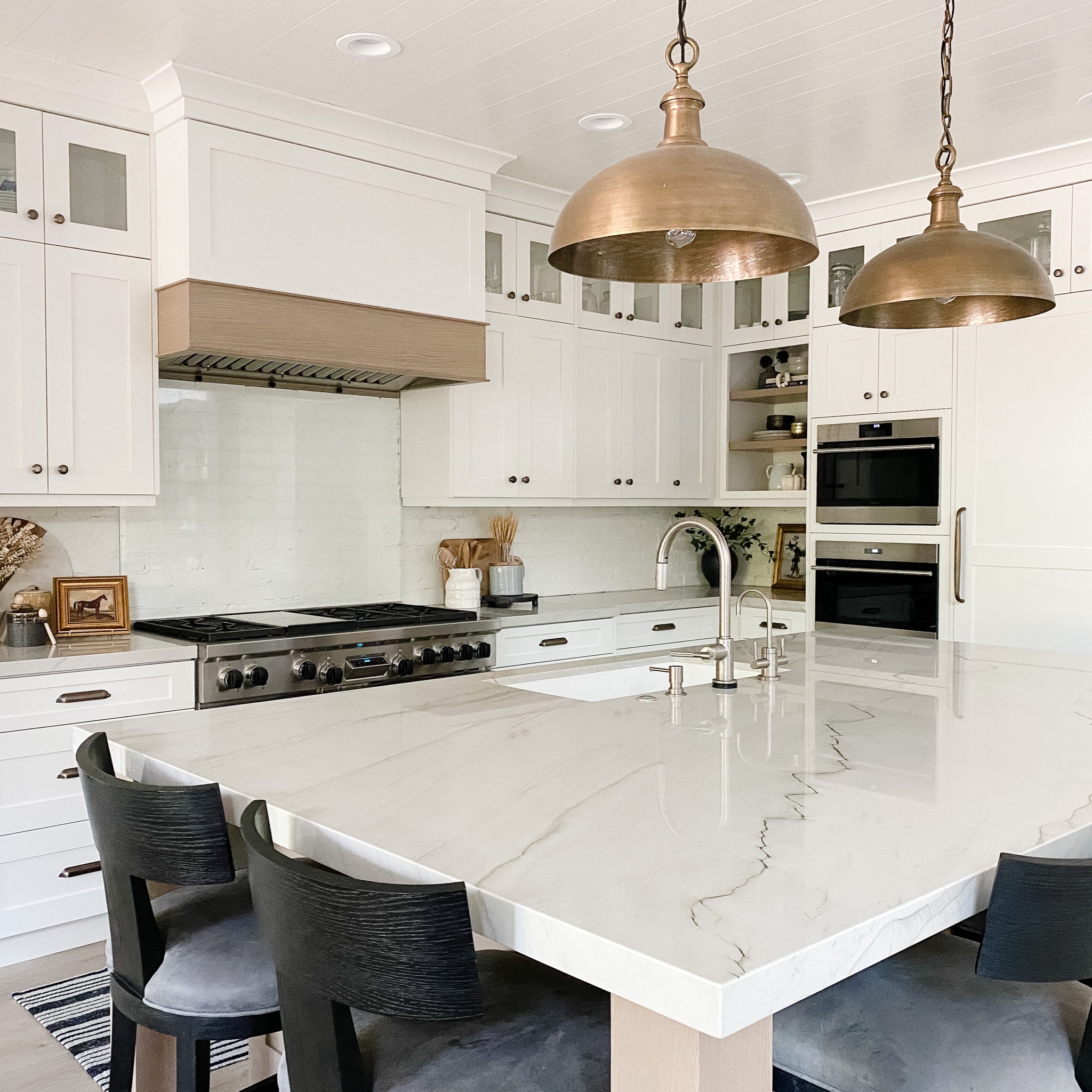 your guide to kitchen island lighting 